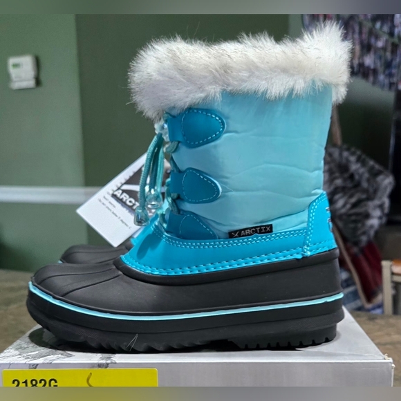 Arctix Kids Boots in Aqua and Black #1107 - Picture 8 of 11